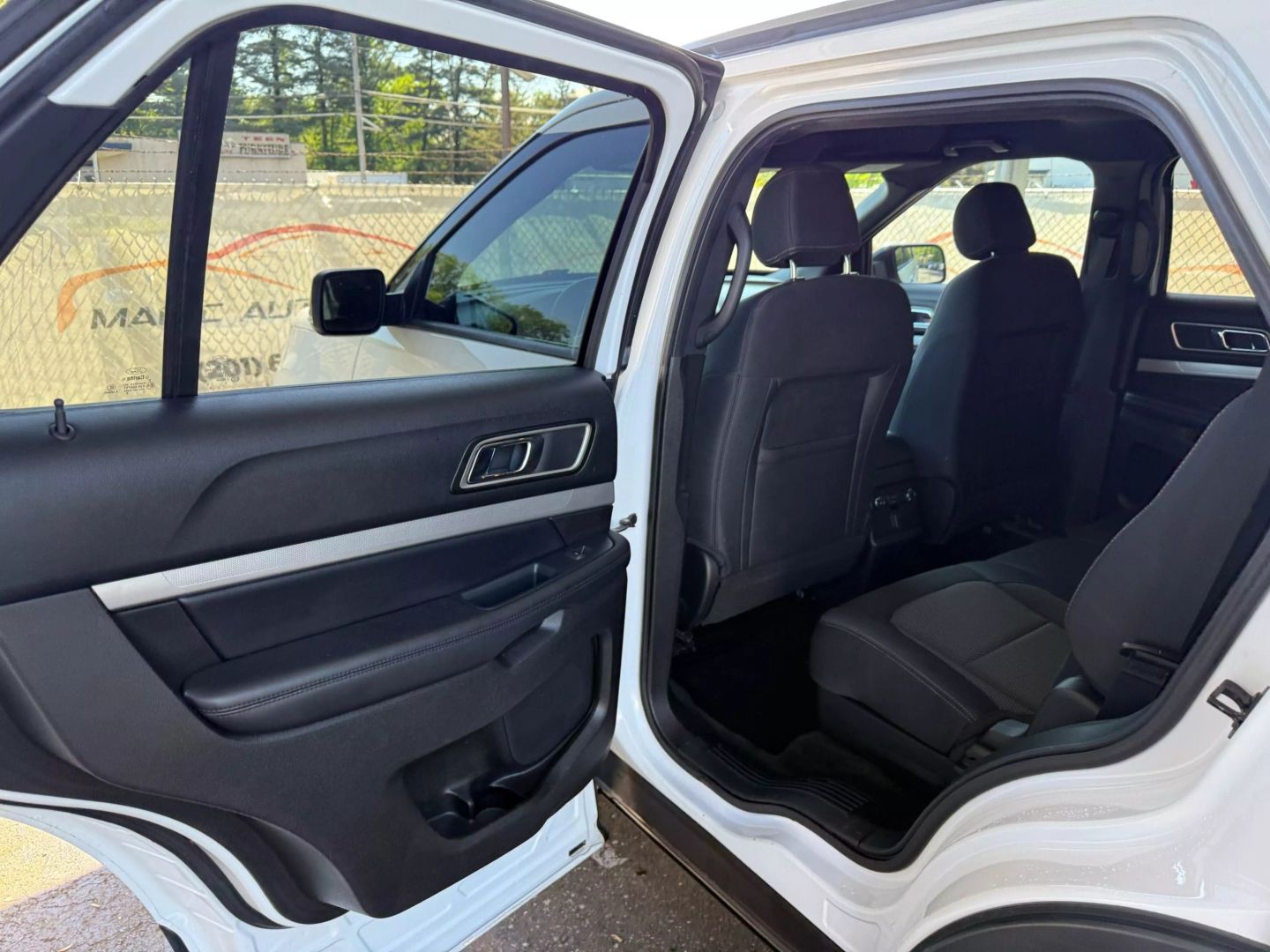 2017 Ford Explorer - Image 17
