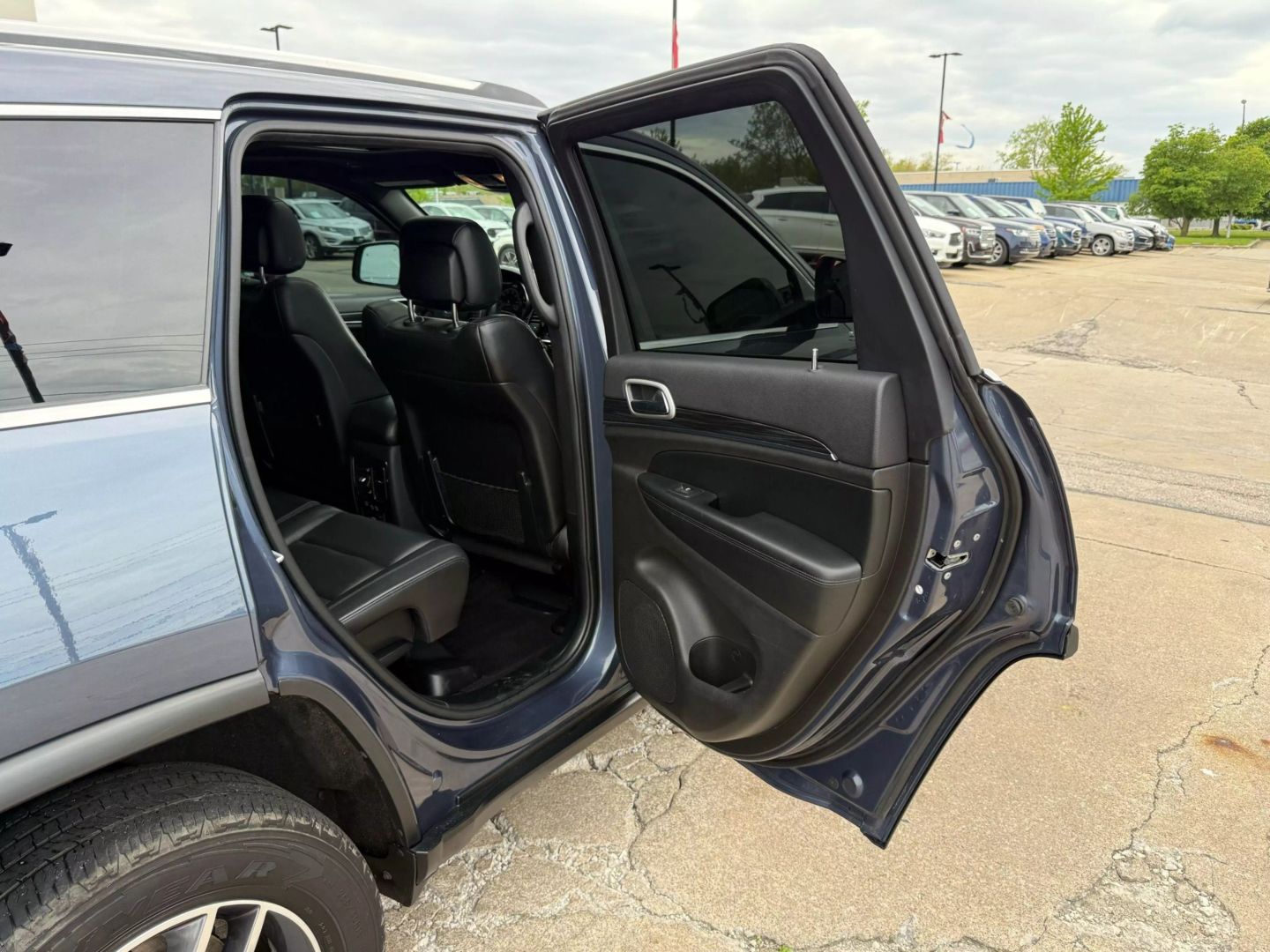 2020 Jeep Grand Cherokee - Image 23