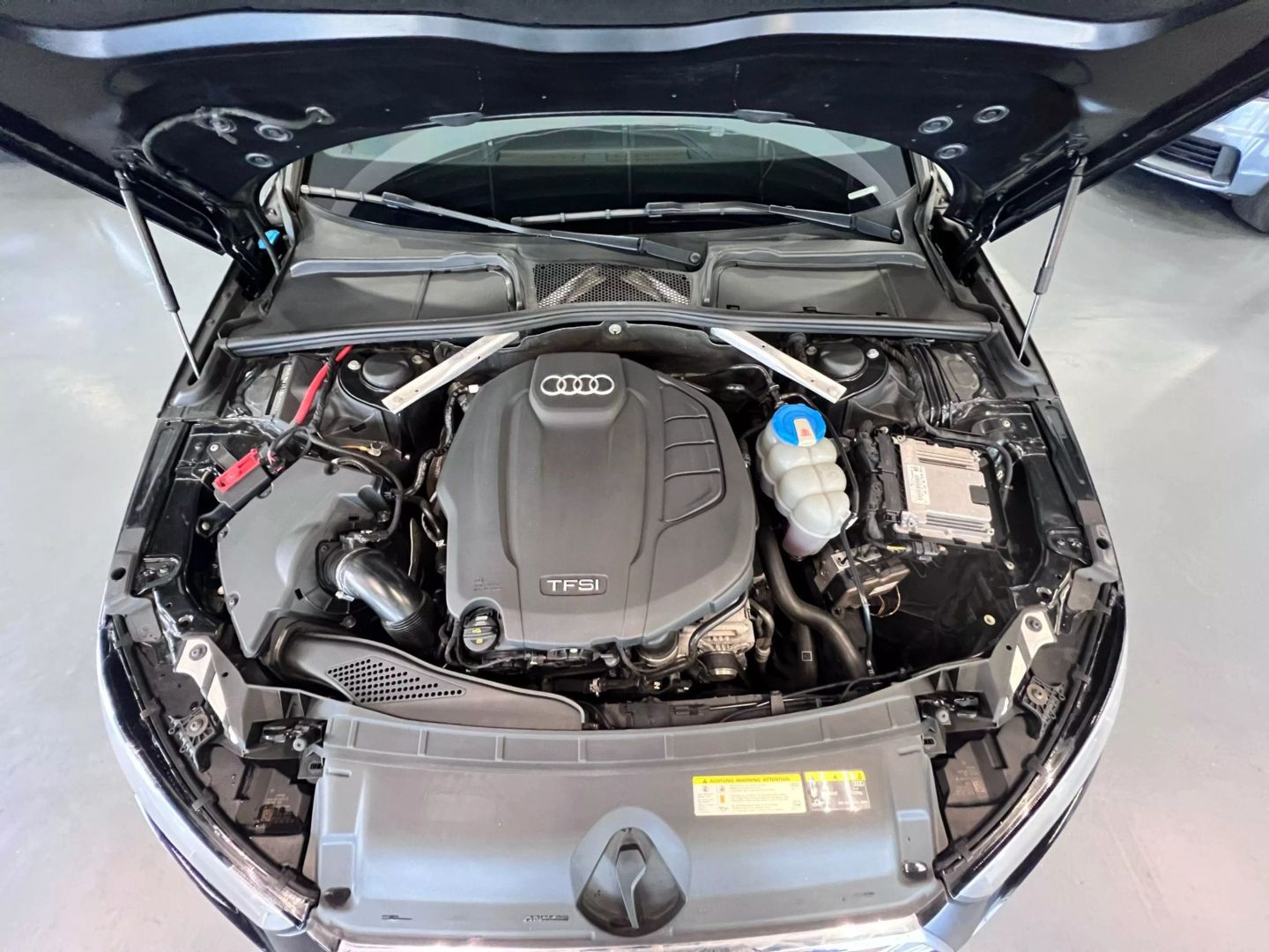 2018 Audi A4 Ultra Premium Plus Sedan 4d - Image 39