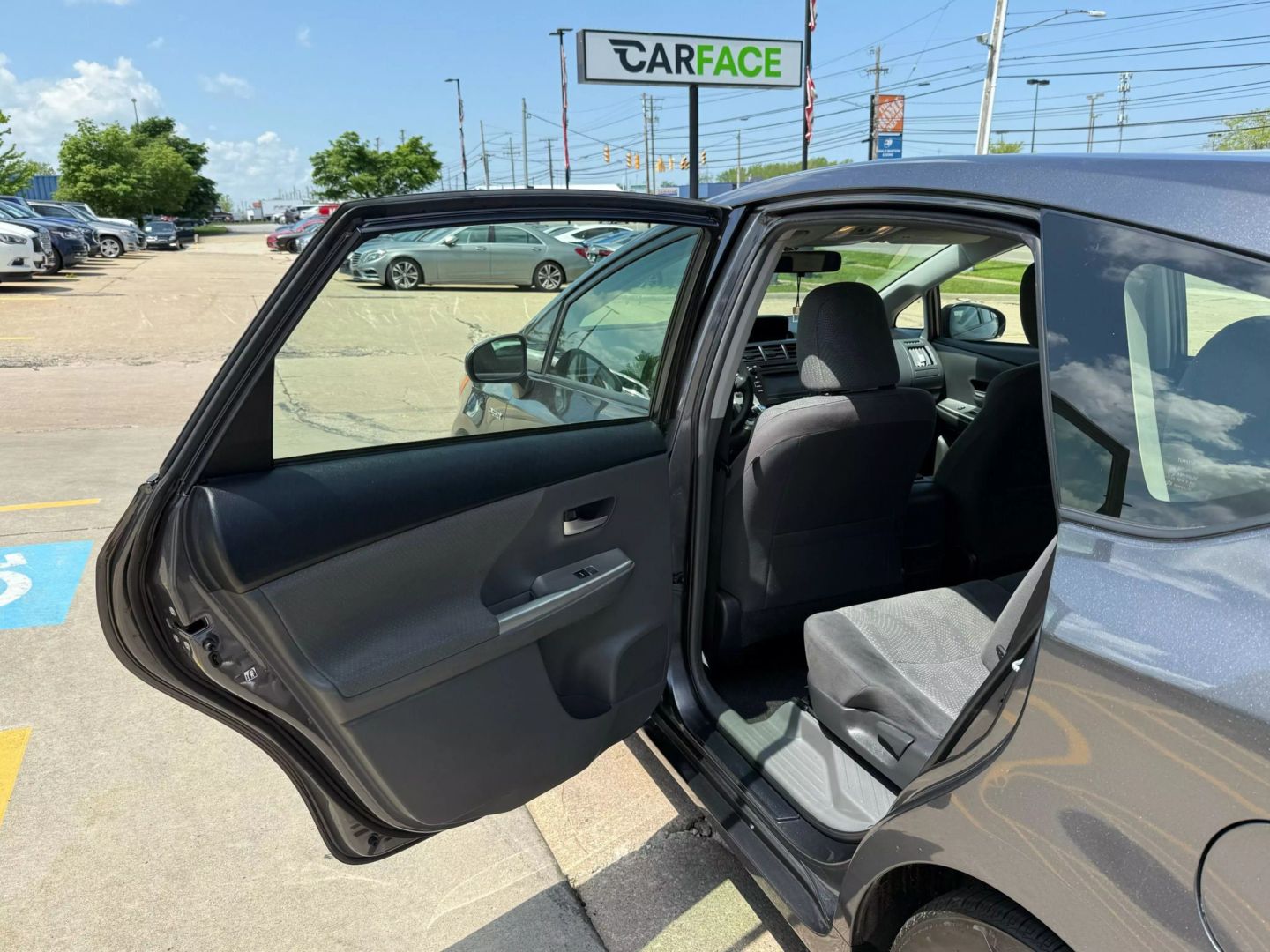 2014 Toyota Prius V - Image 19