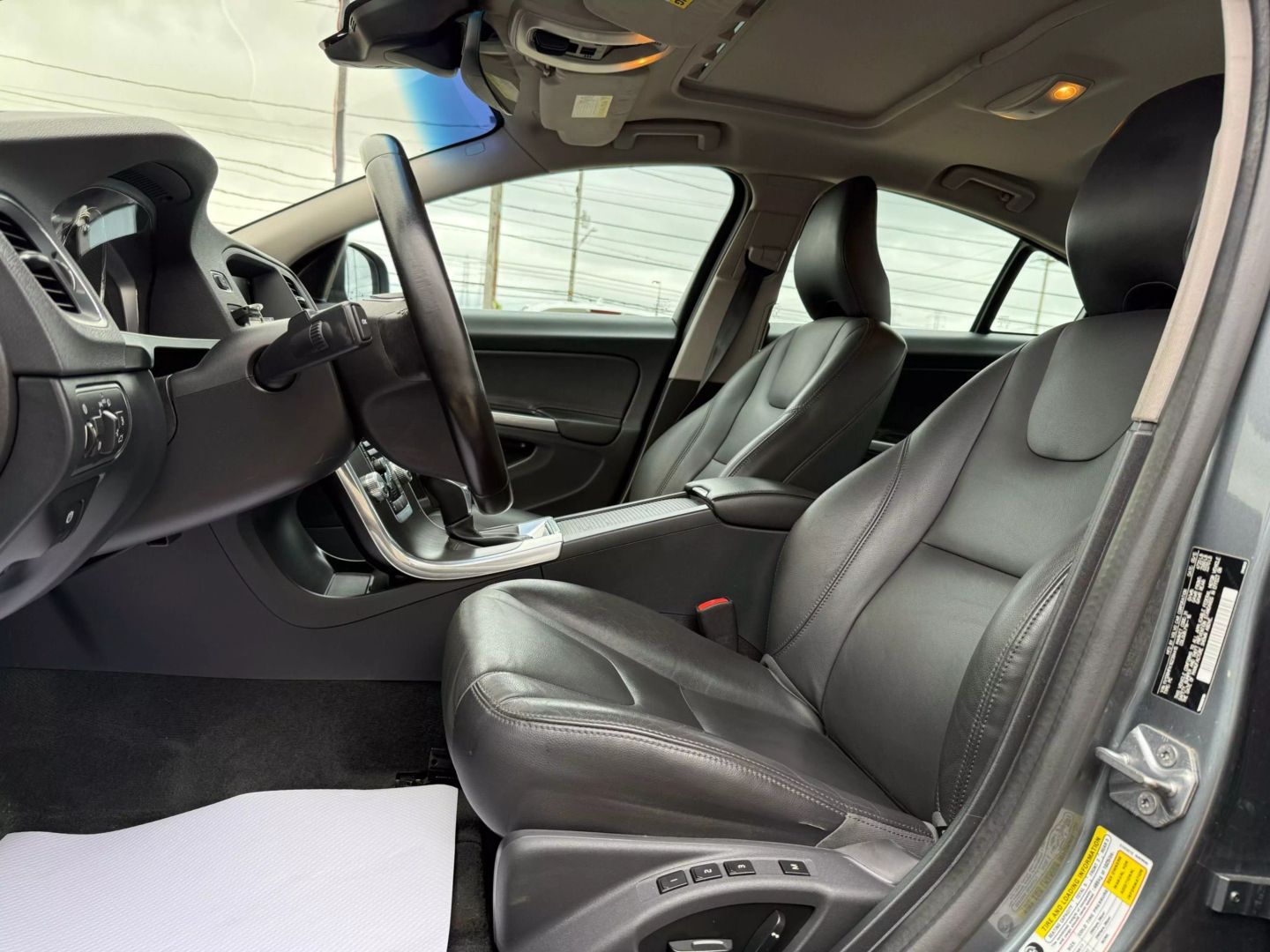 2016 Volvo S60 - Image 17