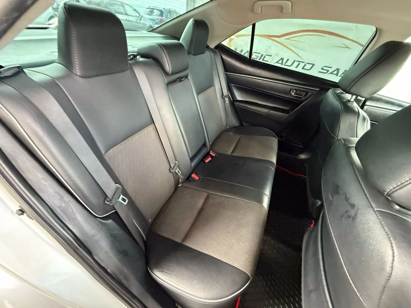 2015 Toyota Corolla - Image 23