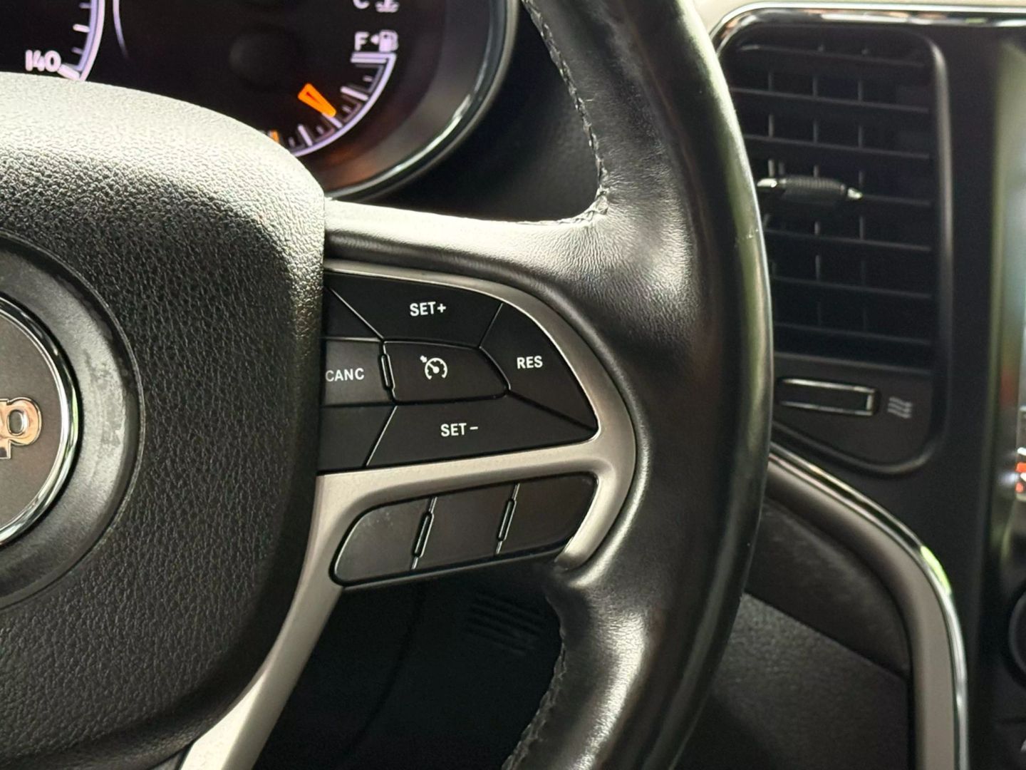 2018 Jeep Grand Cherokee - Image 35