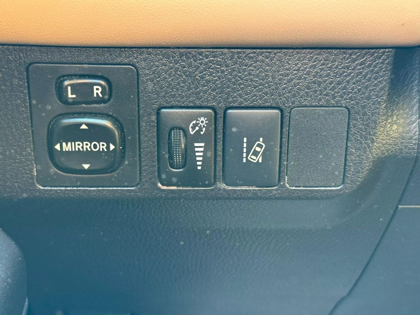 2017 Toyota Rav4 - Image 40