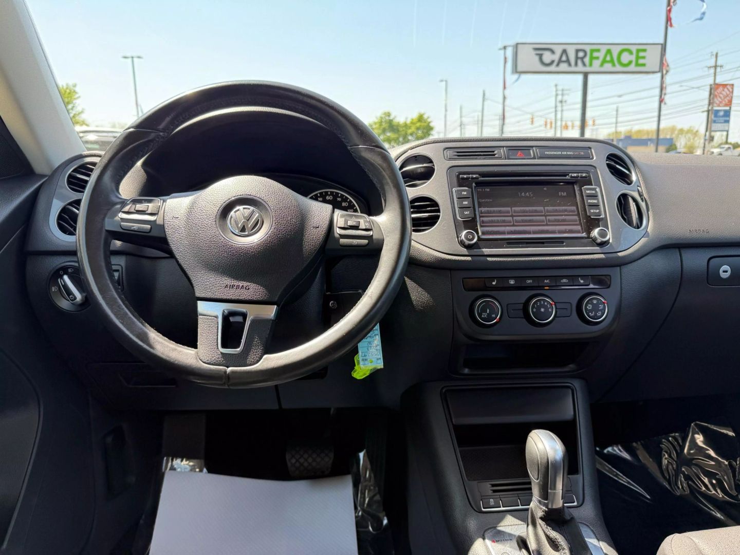 2013 Volkswagen Tiguan - Image 25