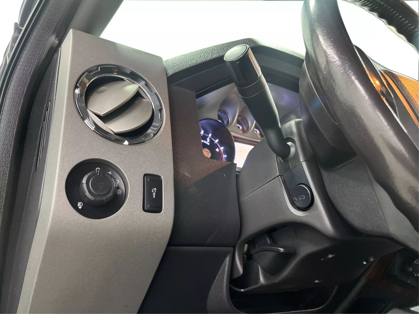 2011 Ford F350 Super Duty Crew Cab - Image 19