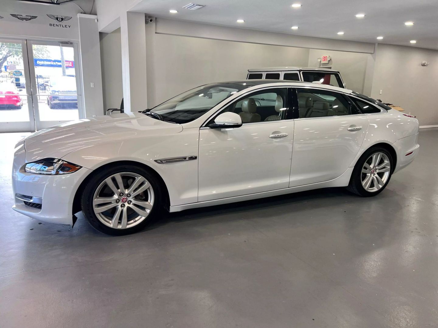 2016 Jaguar Xj Xjl Portfolio Sedan 4d - Image 4