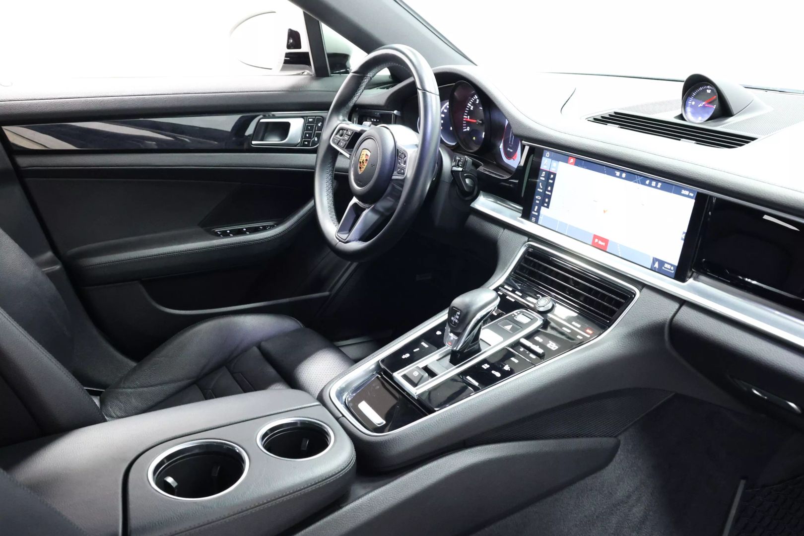 2018 Porsche Panamera - Image 93