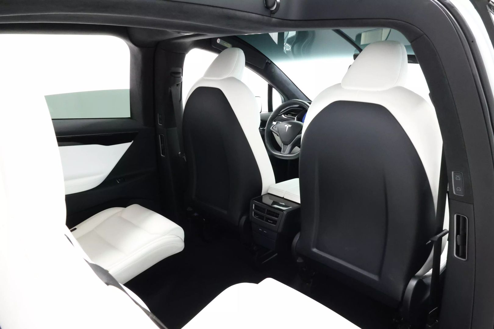 2020 Tesla Model X - Image 100