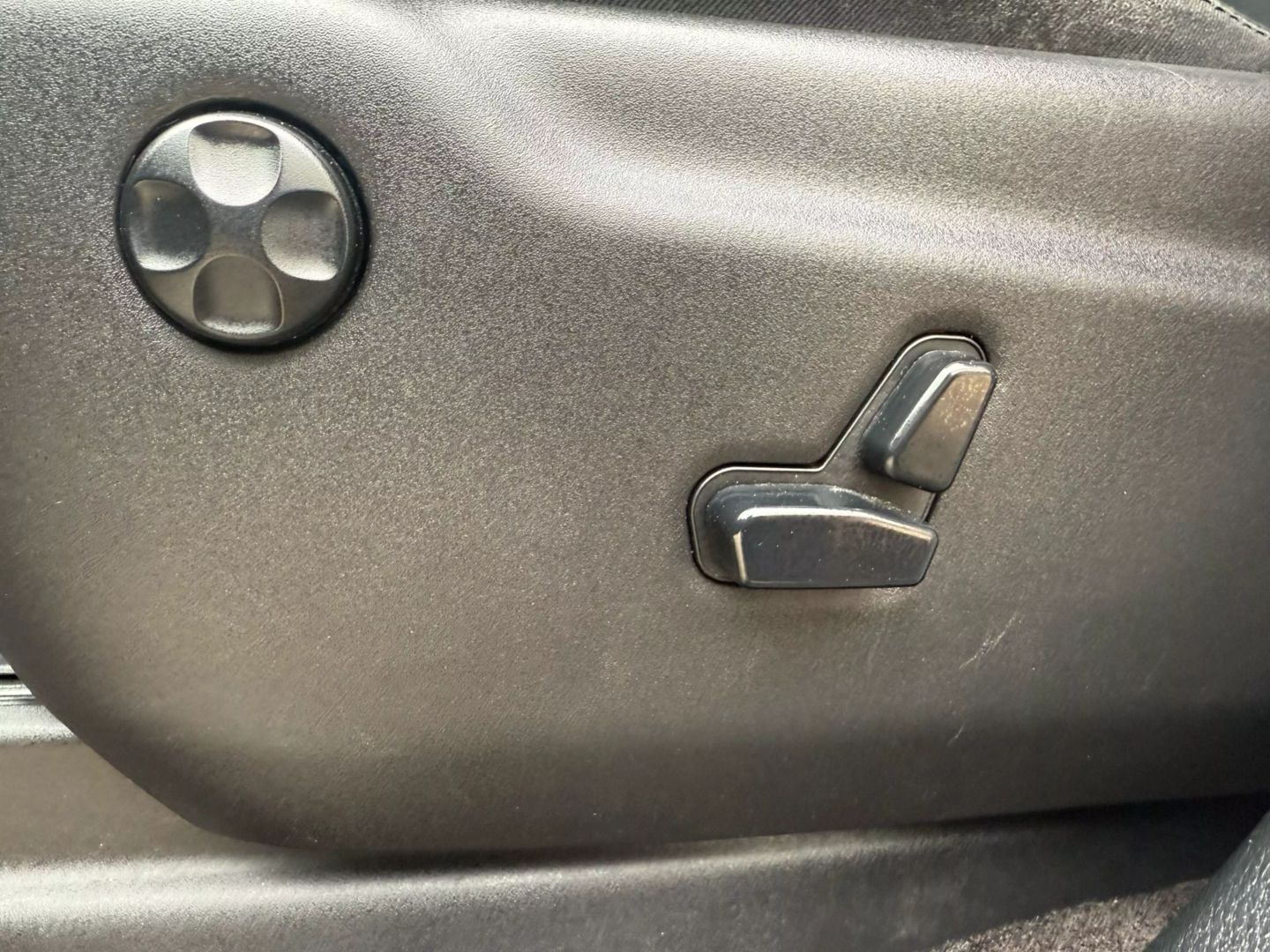 2018 Jeep Grand Cherokee - Image 19