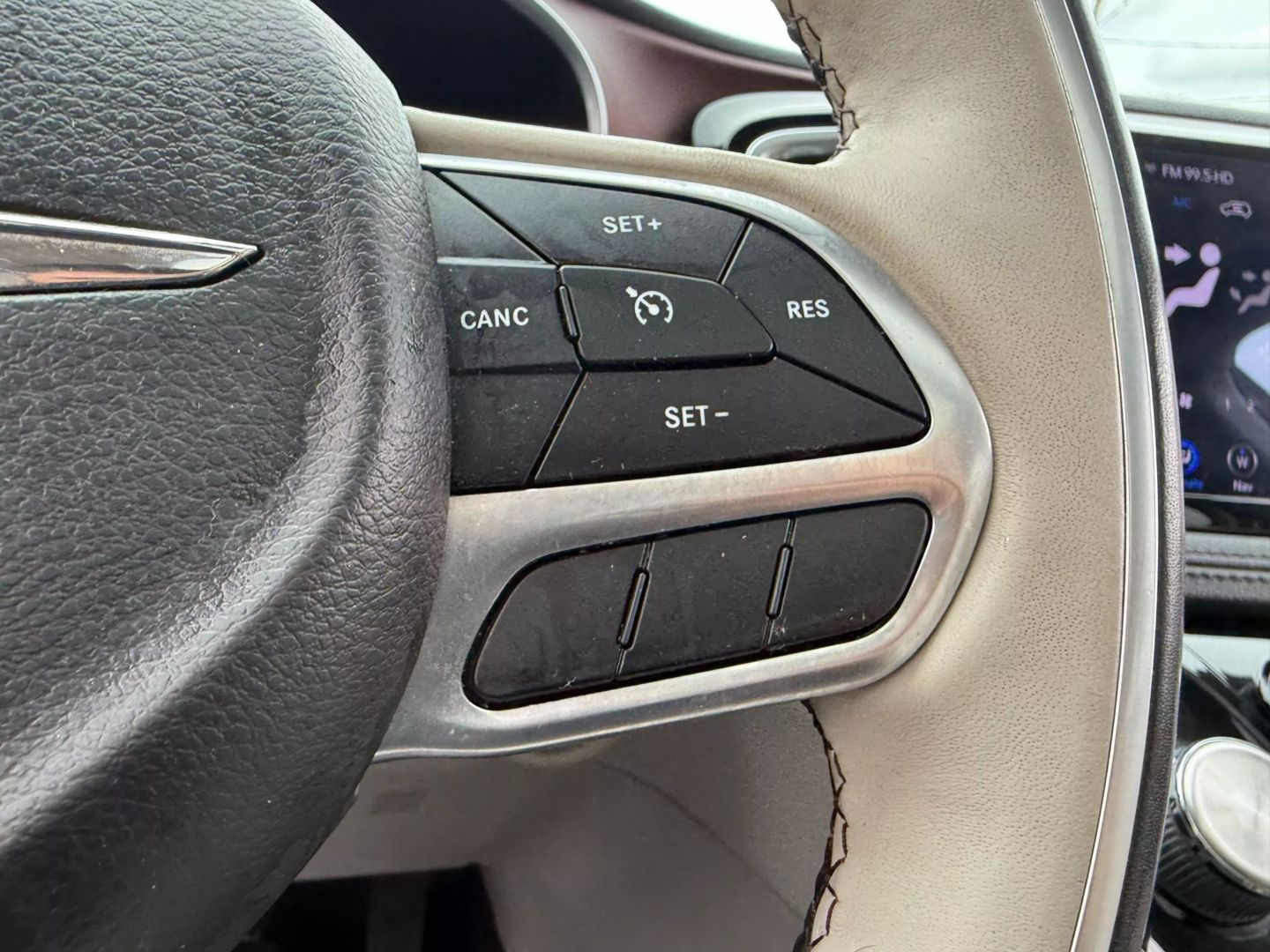2020 Chrysler Pacifica - Image 38