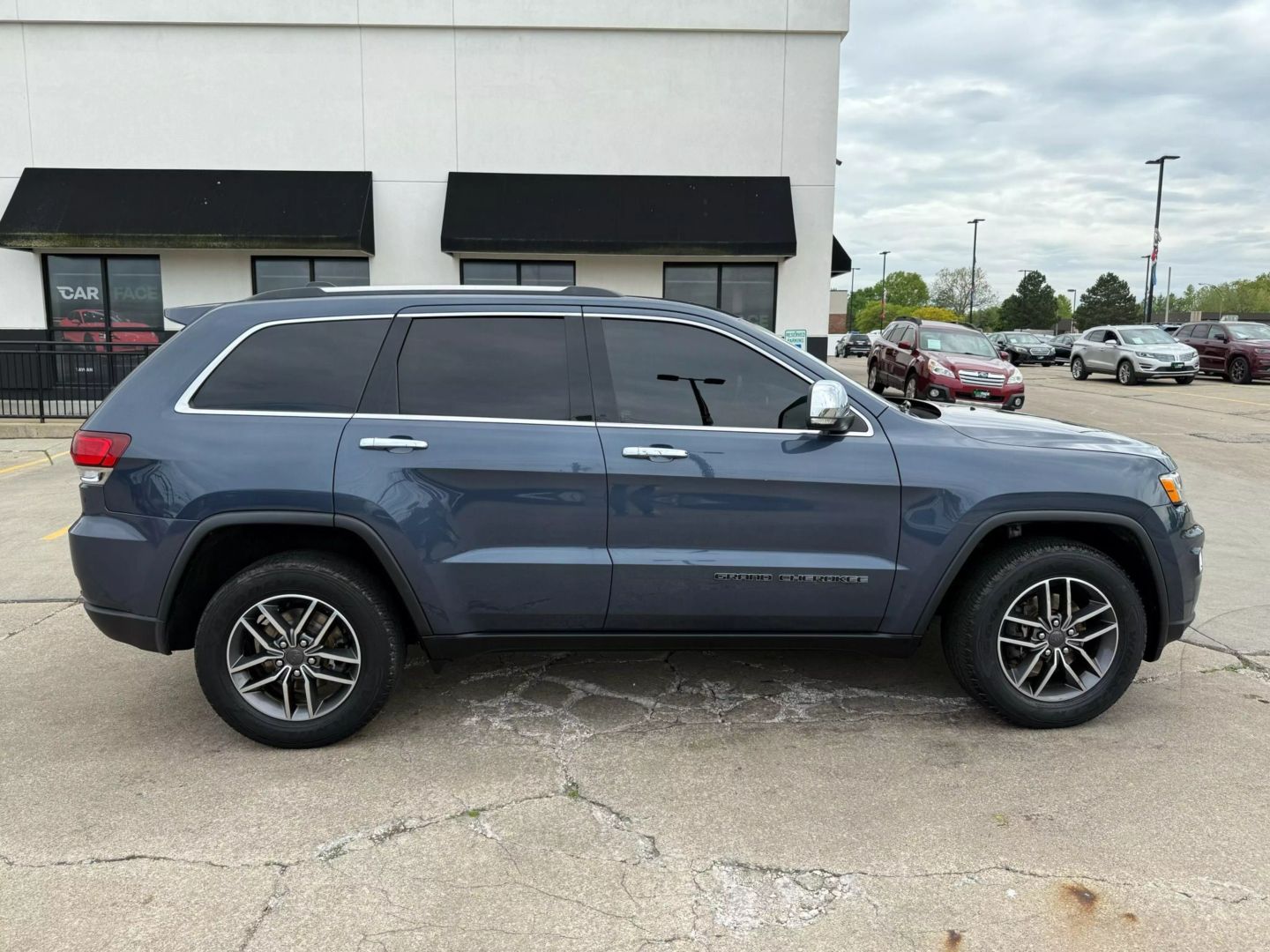 2020 Jeep Grand Cherokee - Image 17