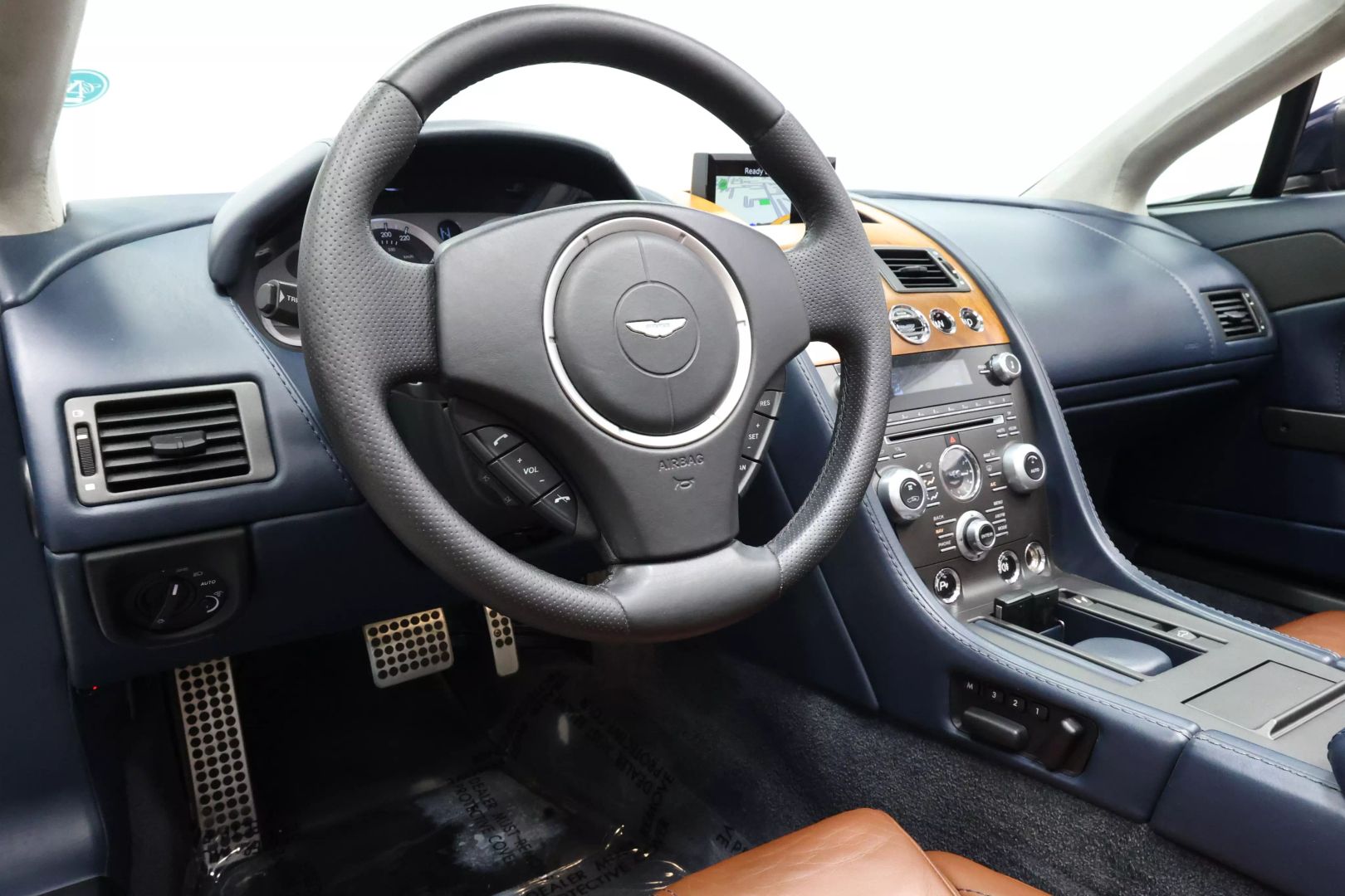 2014 Aston Martin Vantage - Image 2