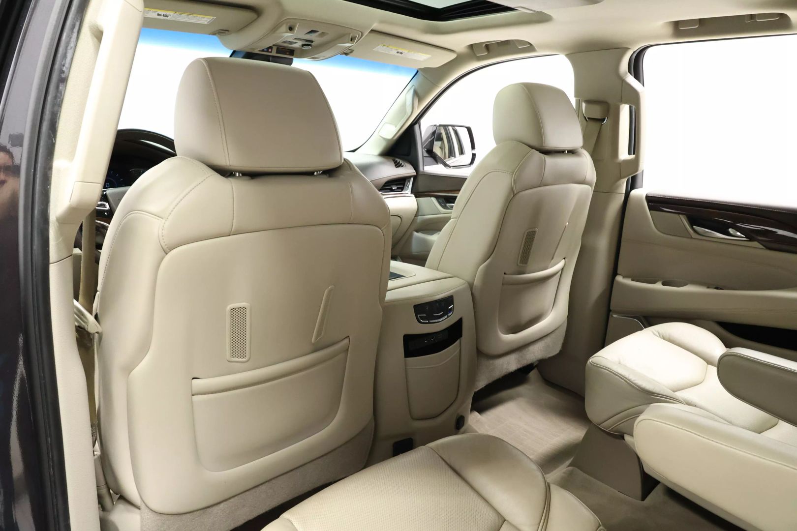 2017 Cadillac Escalade - Image 53