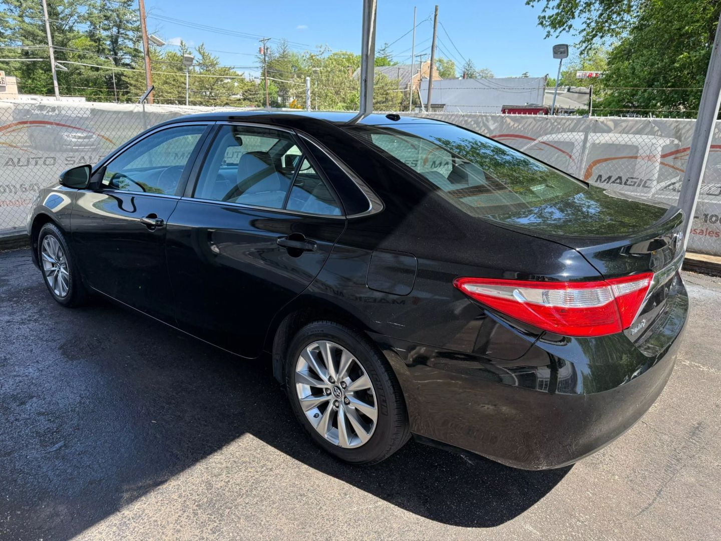 2016 Toyota Camry - Image 13