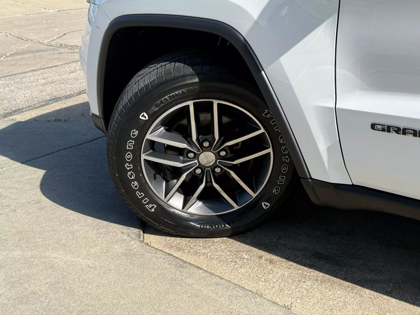 2017 Jeep Grand Cherokee - Image 60