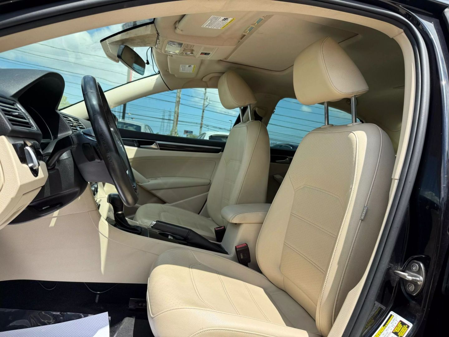 2019 Volkswagen Passat - Image 17
