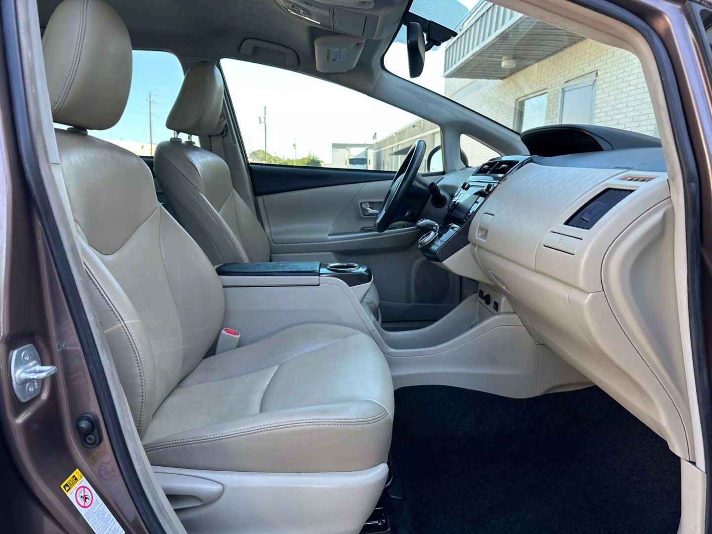 2015 Toyota Prius V - Image 21