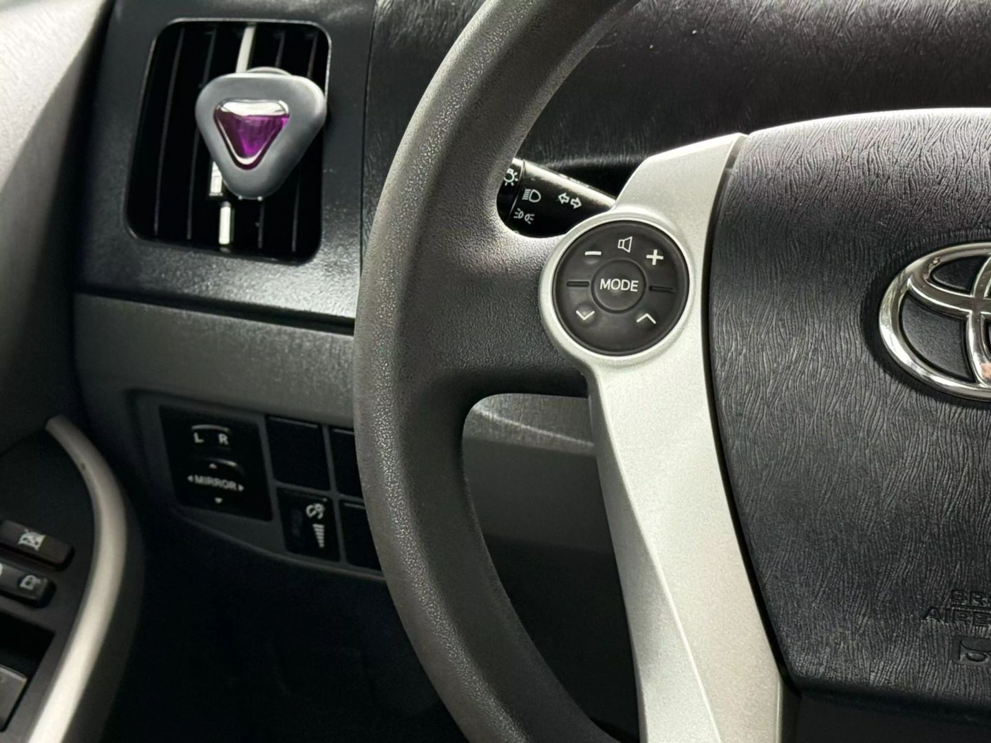 2010 Toyota Prius - Image 32