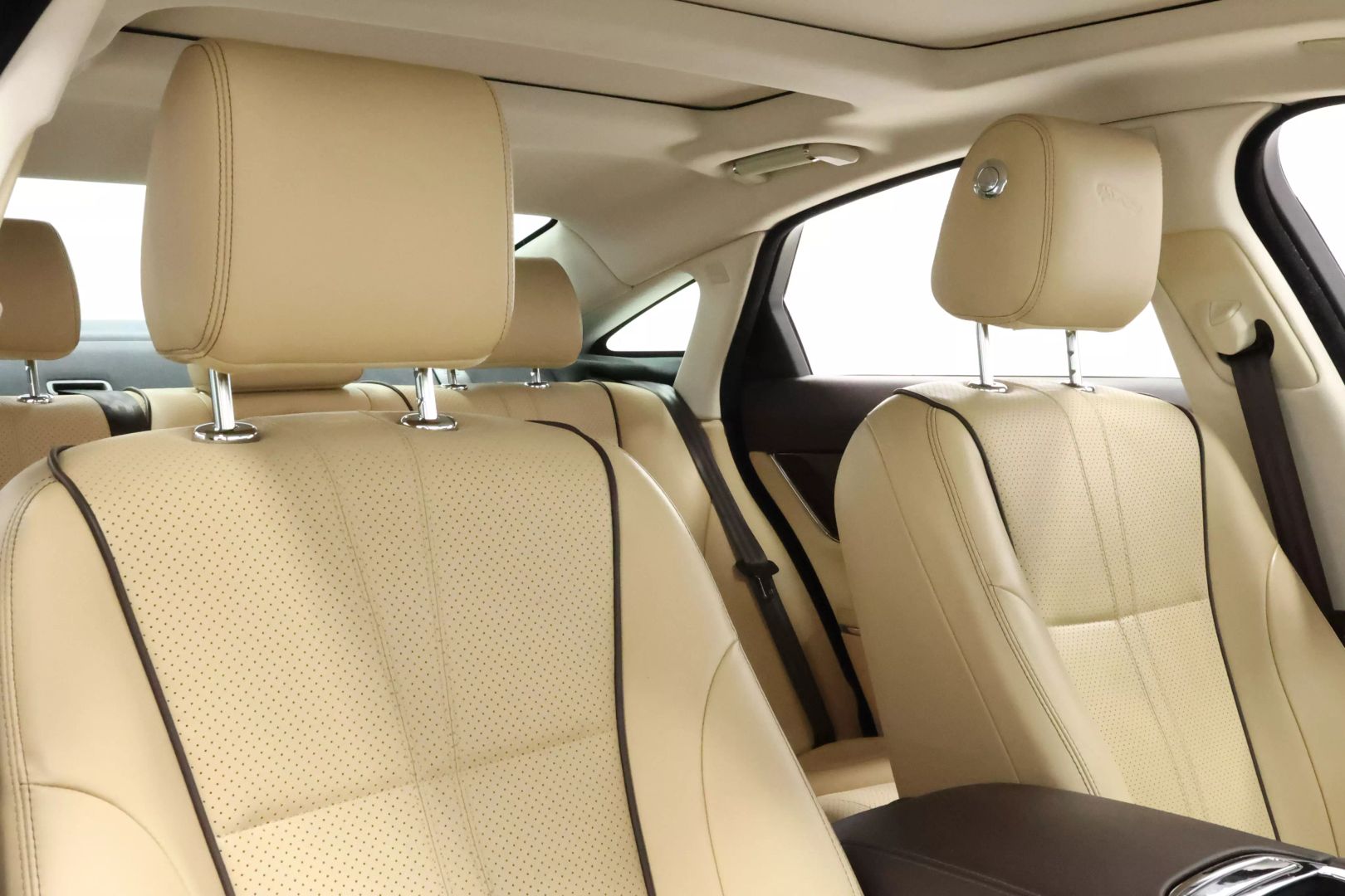 2017 Jaguar Xj - Image 87