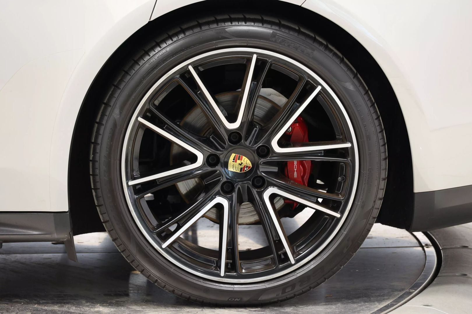 2018 Porsche Panamera - Image 105