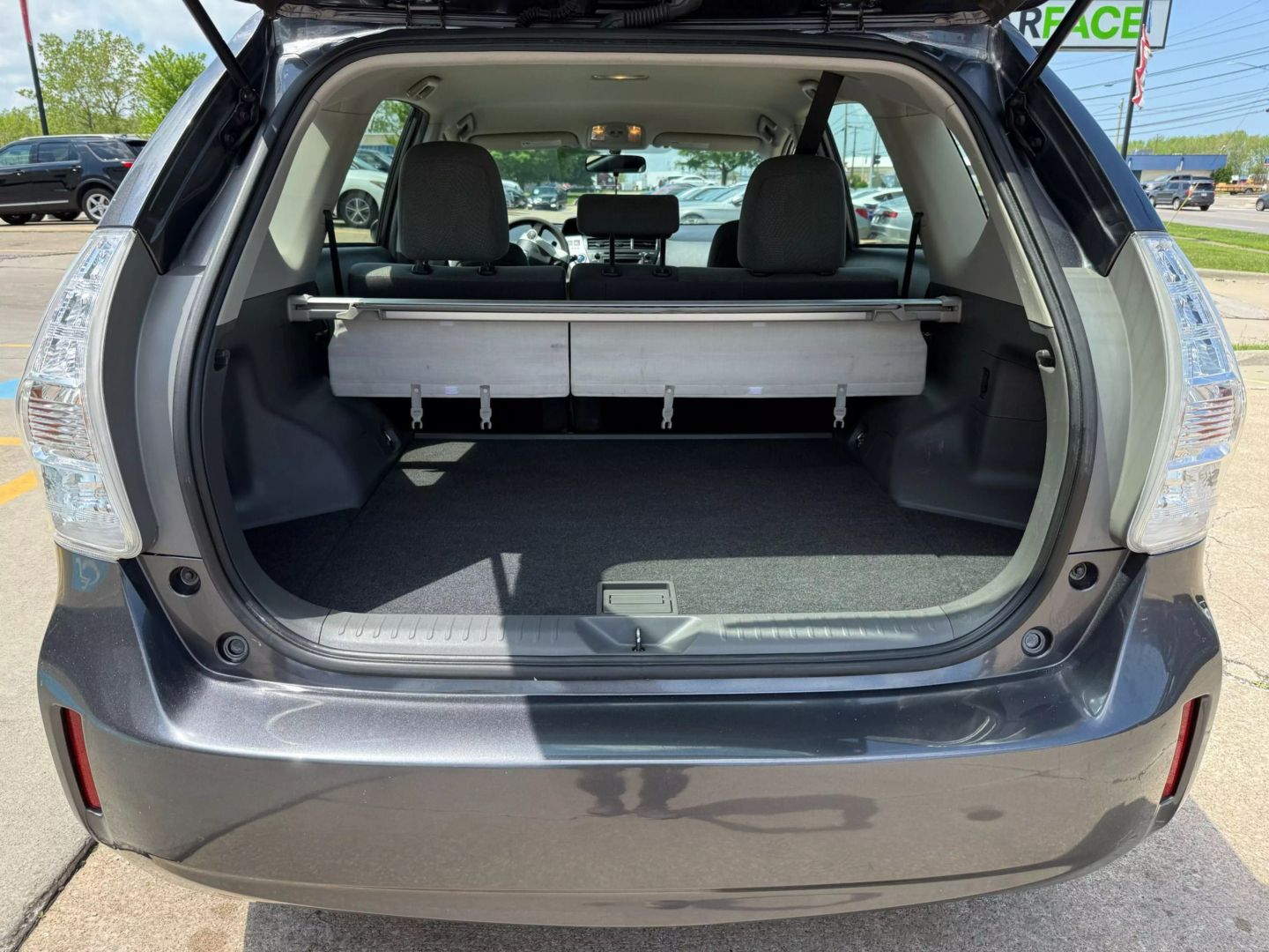 2014 Toyota Prius V - Image 13