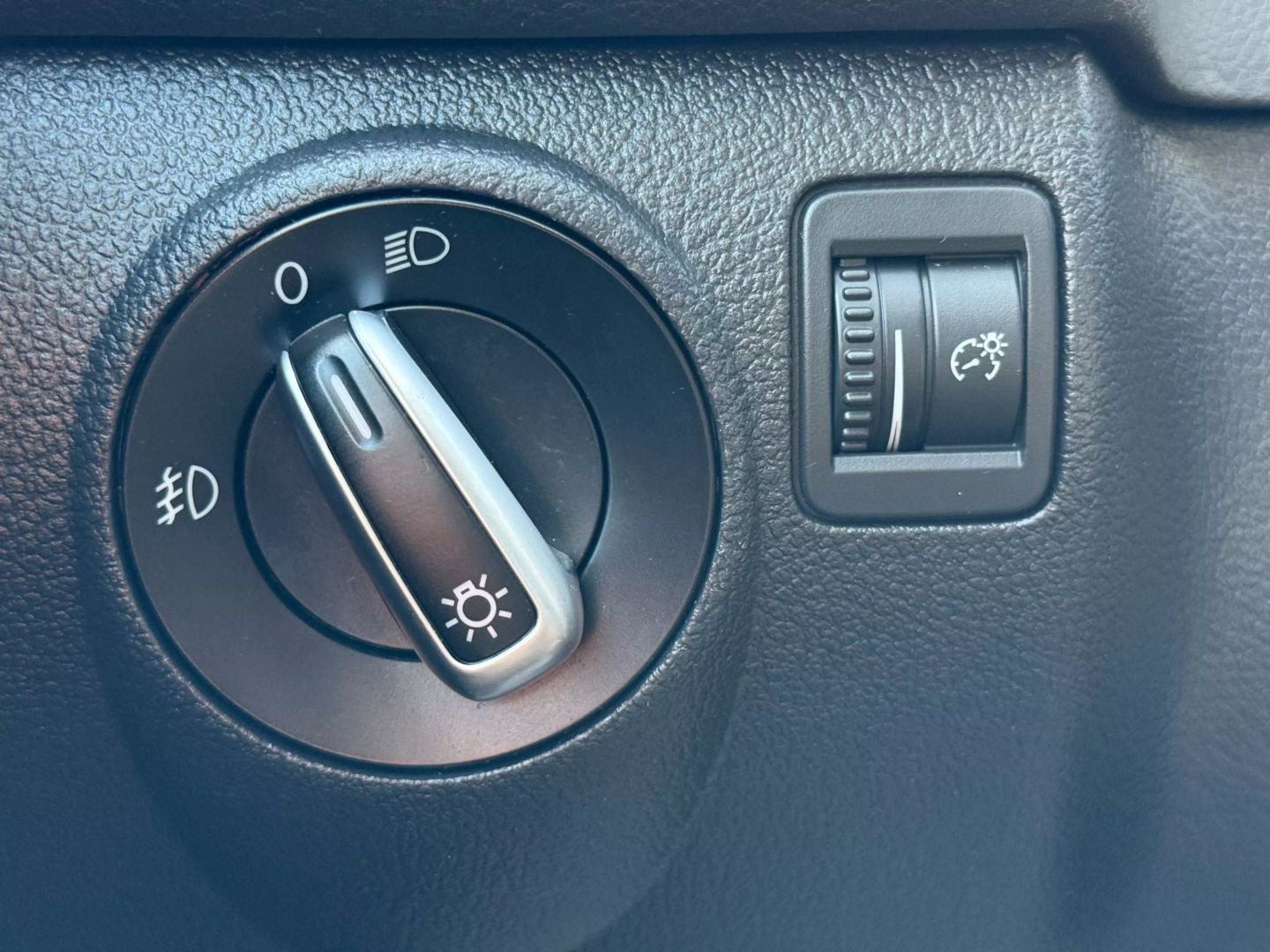 2013 Volkswagen Tiguan - Image 38