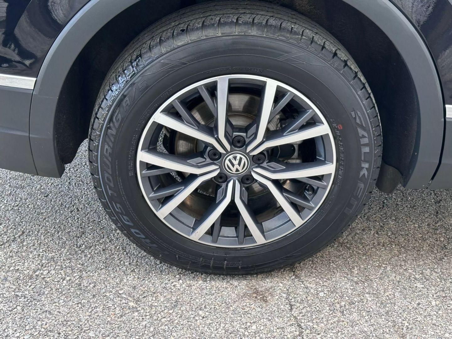 2020 Volkswagen Tiguan - Image 29