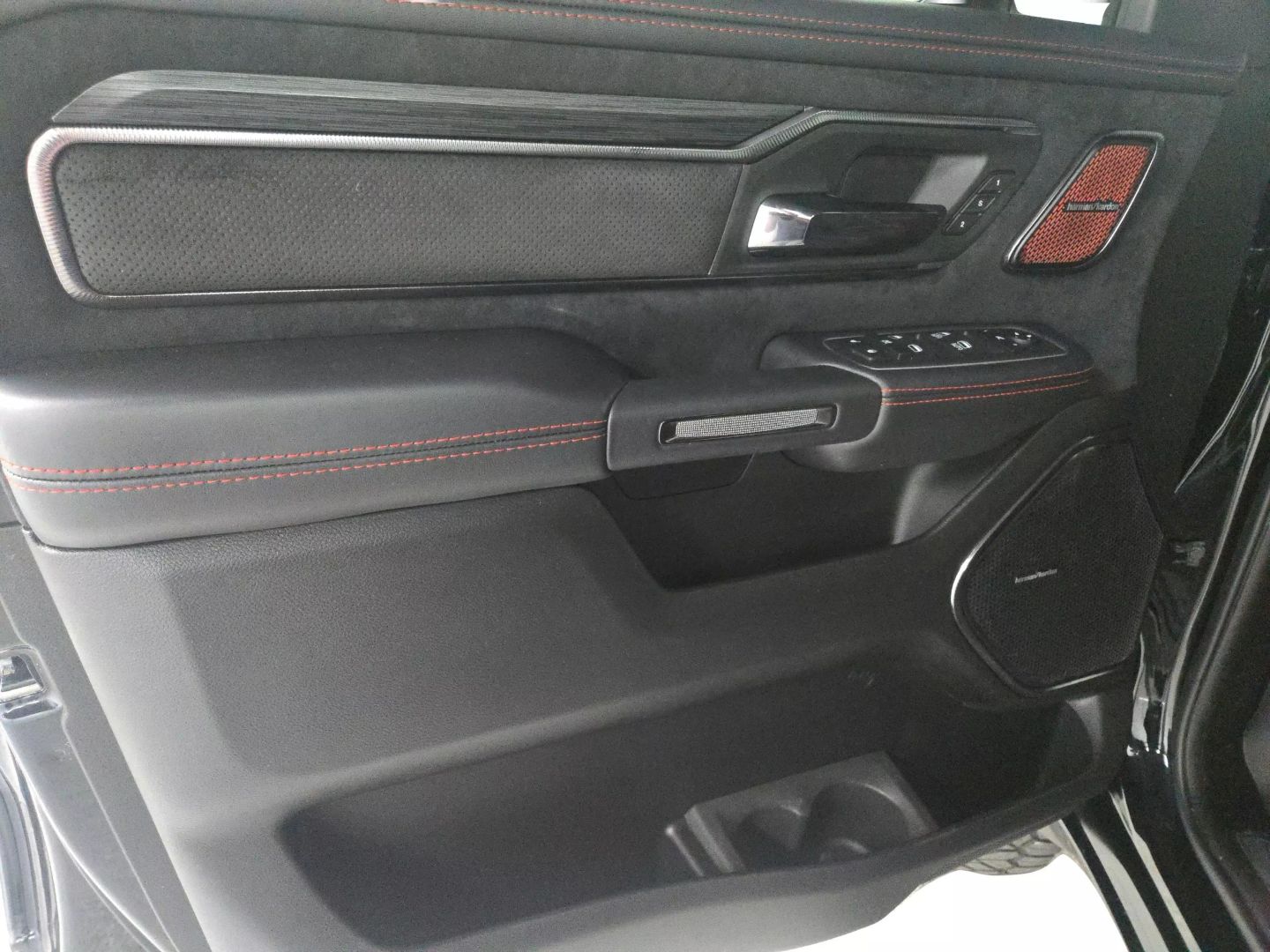 2024 Ram 1500 Crew Cab - Image 21