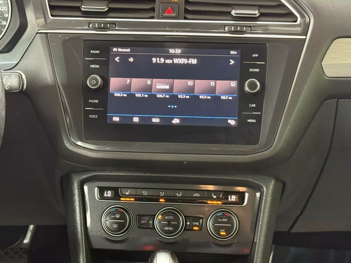 2019 Volkswagen Tiguan - Image 30