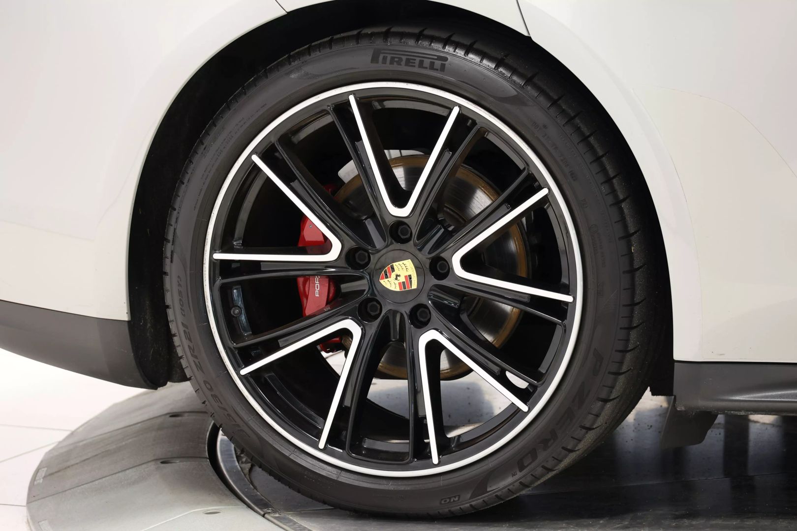 2018 Porsche Panamera - Image 106