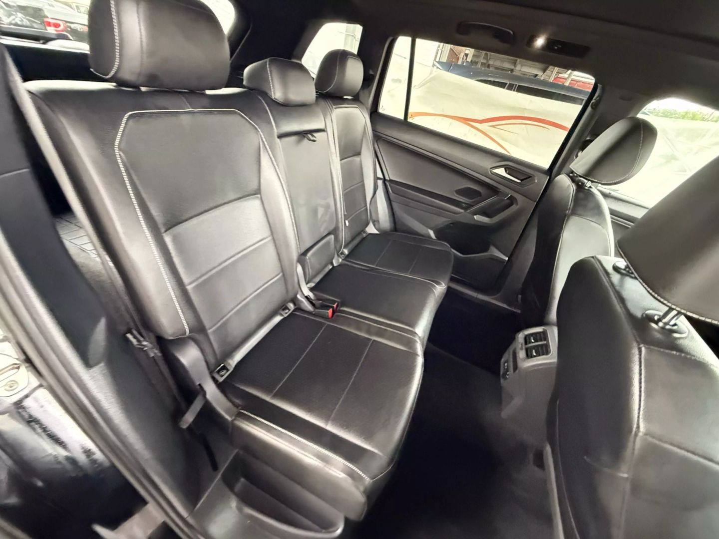 2021 Volkswagen Tiguan - Image 23