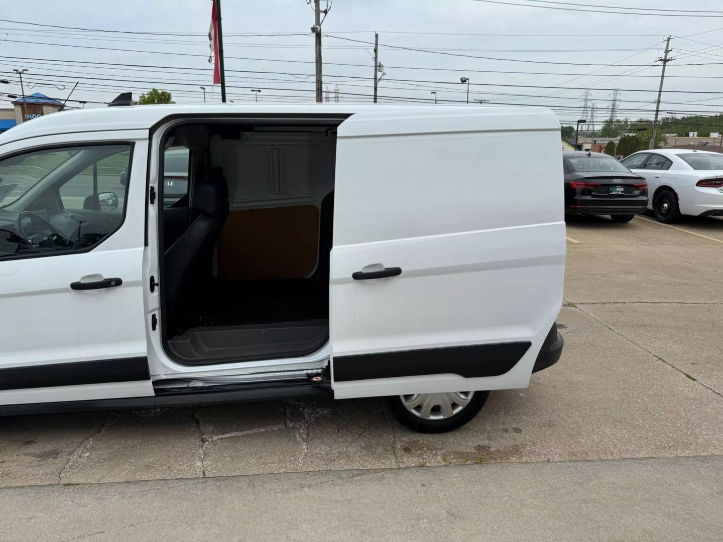 2022 Ford Transit Connect Cargo Van - Image 16