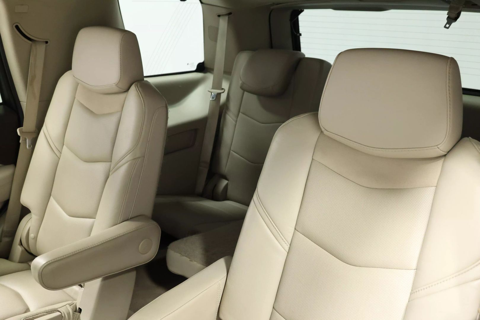2017 Cadillac Escalade - Image 49