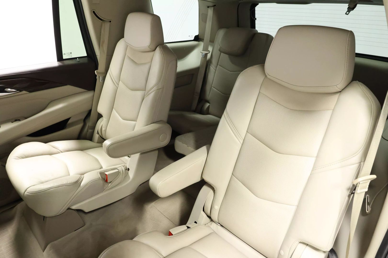 2017 Cadillac Escalade - Image 48
