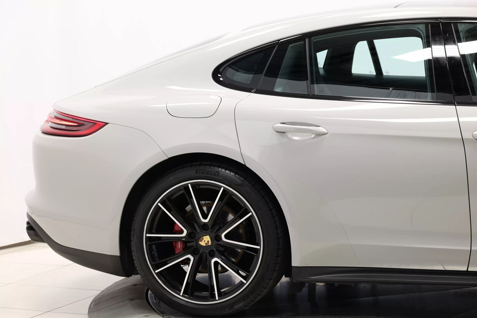2018 Porsche Panamera - Image 67