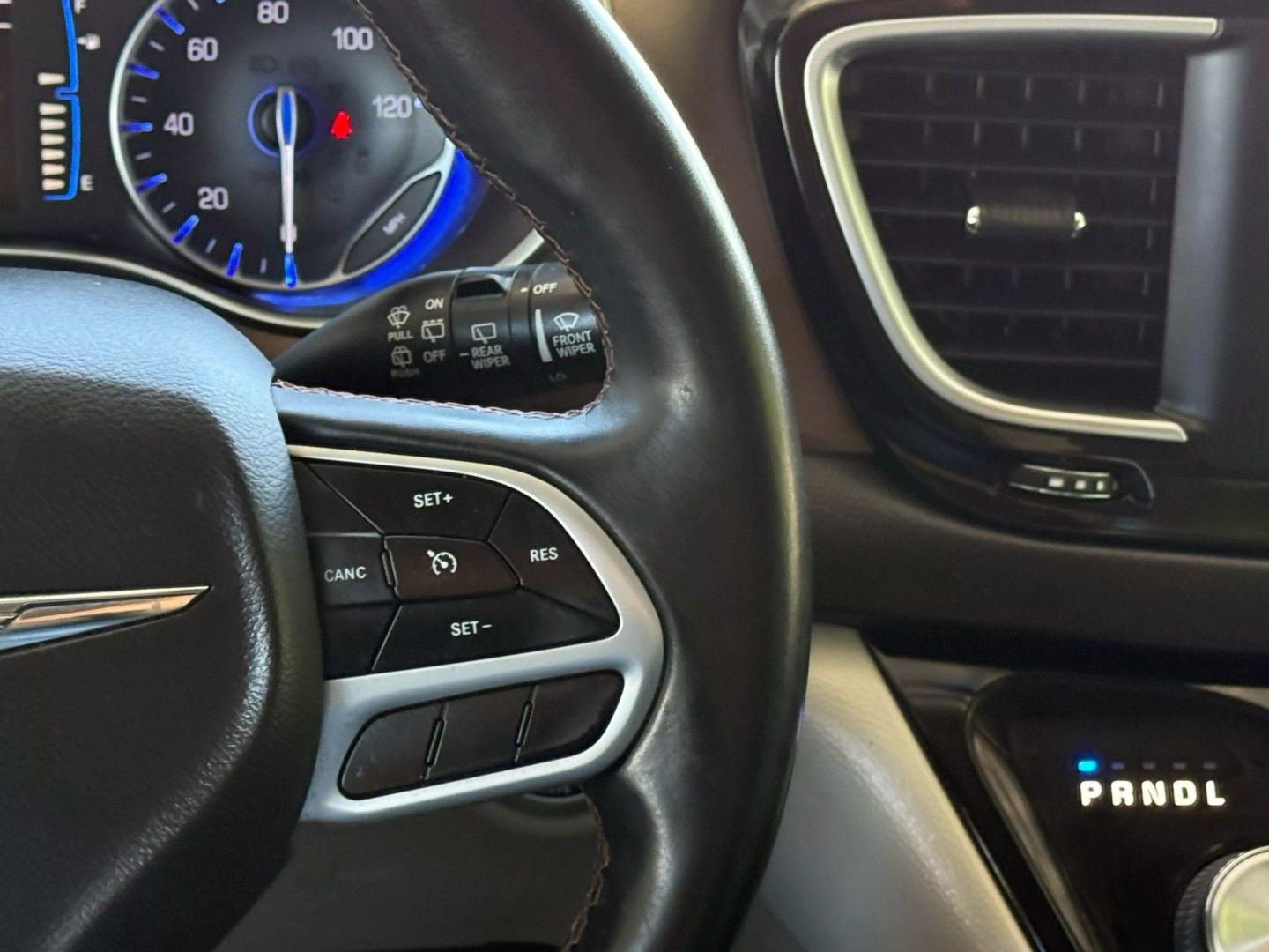 2018 Chrysler Pacifica - Image 33