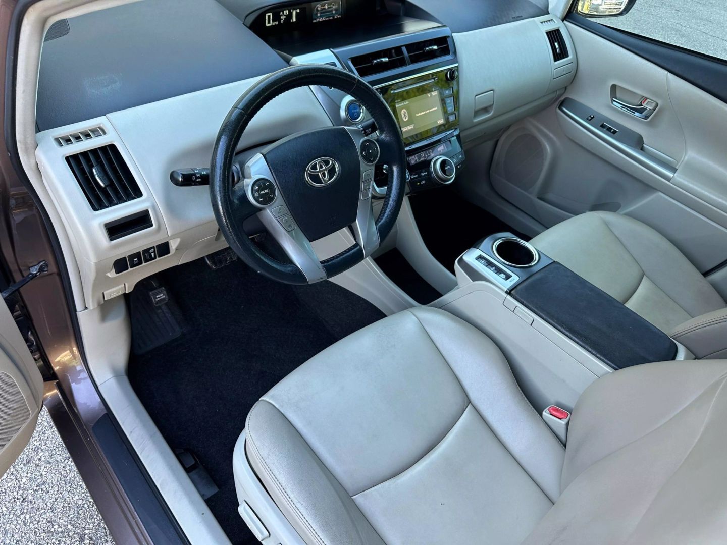2015 Toyota Prius V - Image 13