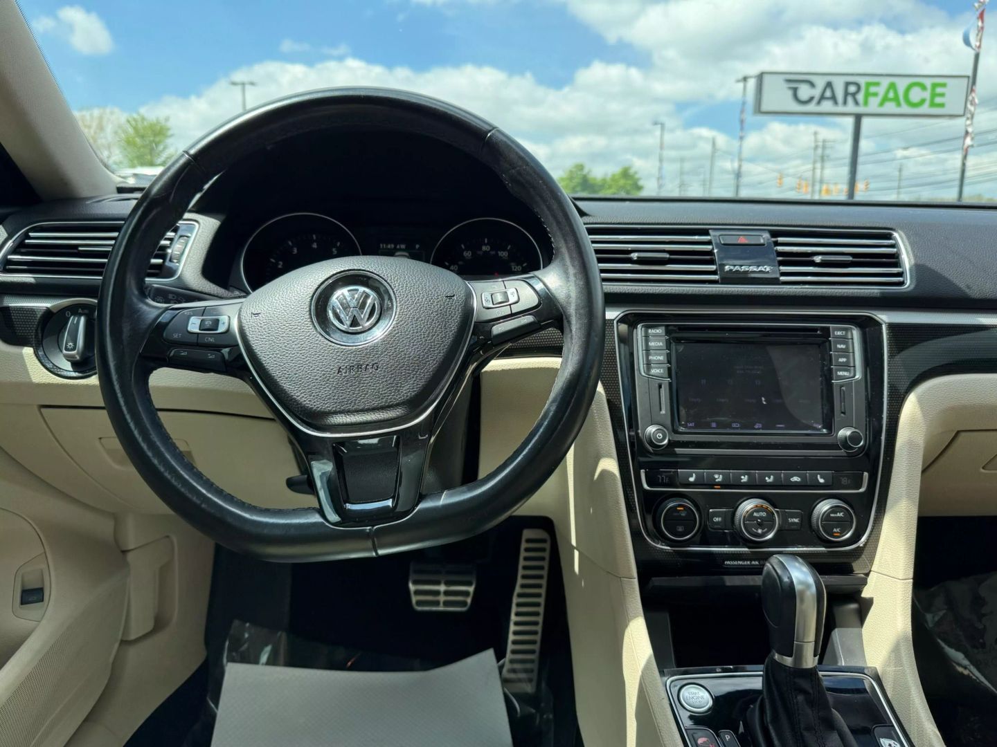 2019 Volkswagen Passat - Image 28