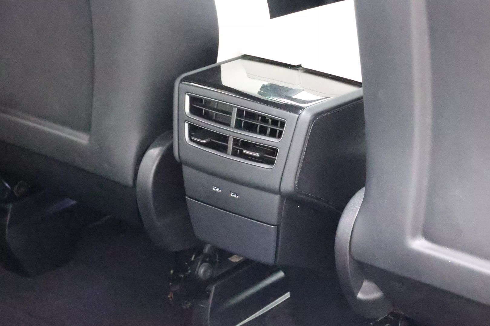 2020 Tesla Model X - Image 101