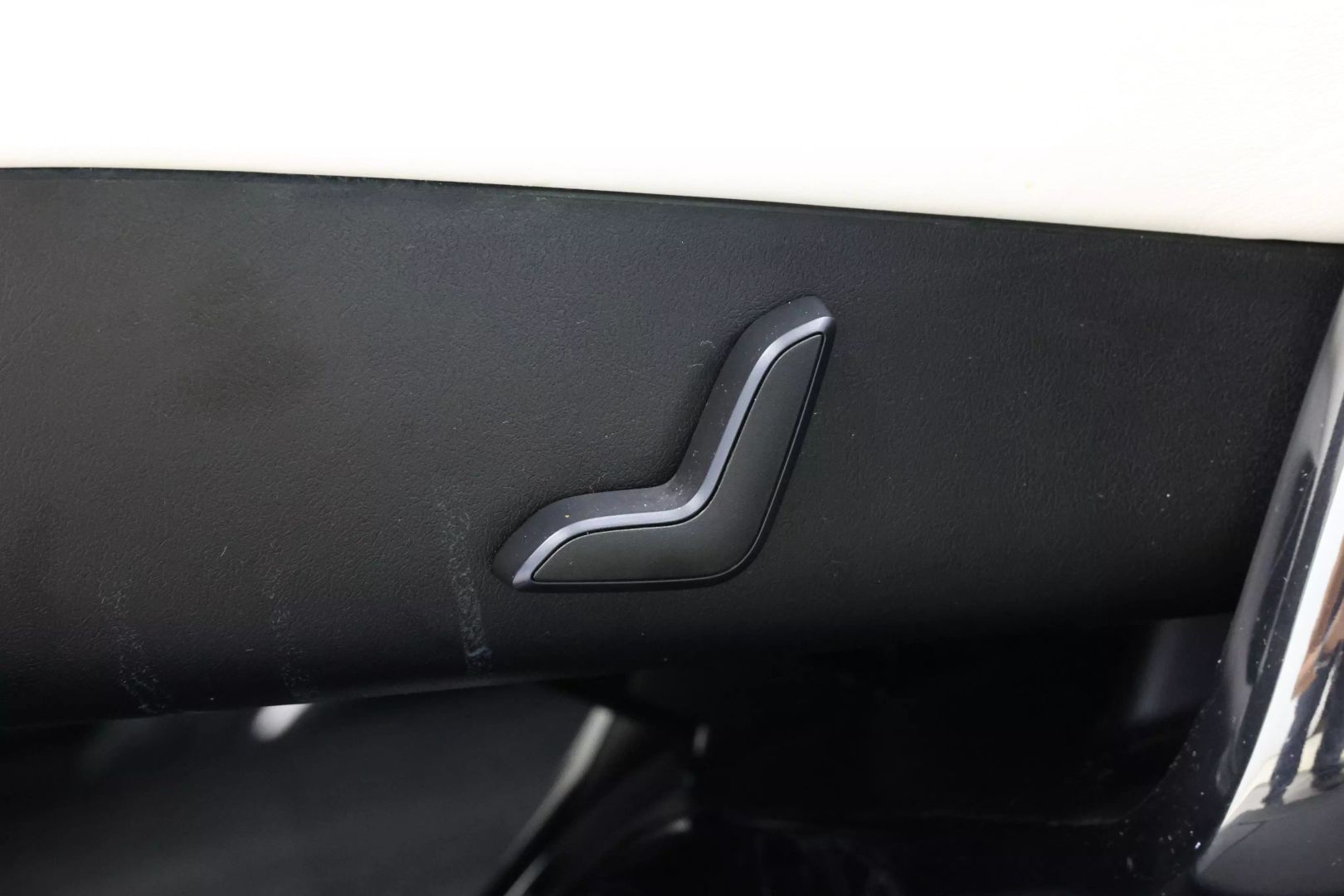 2020 Tesla Model X - Image 55