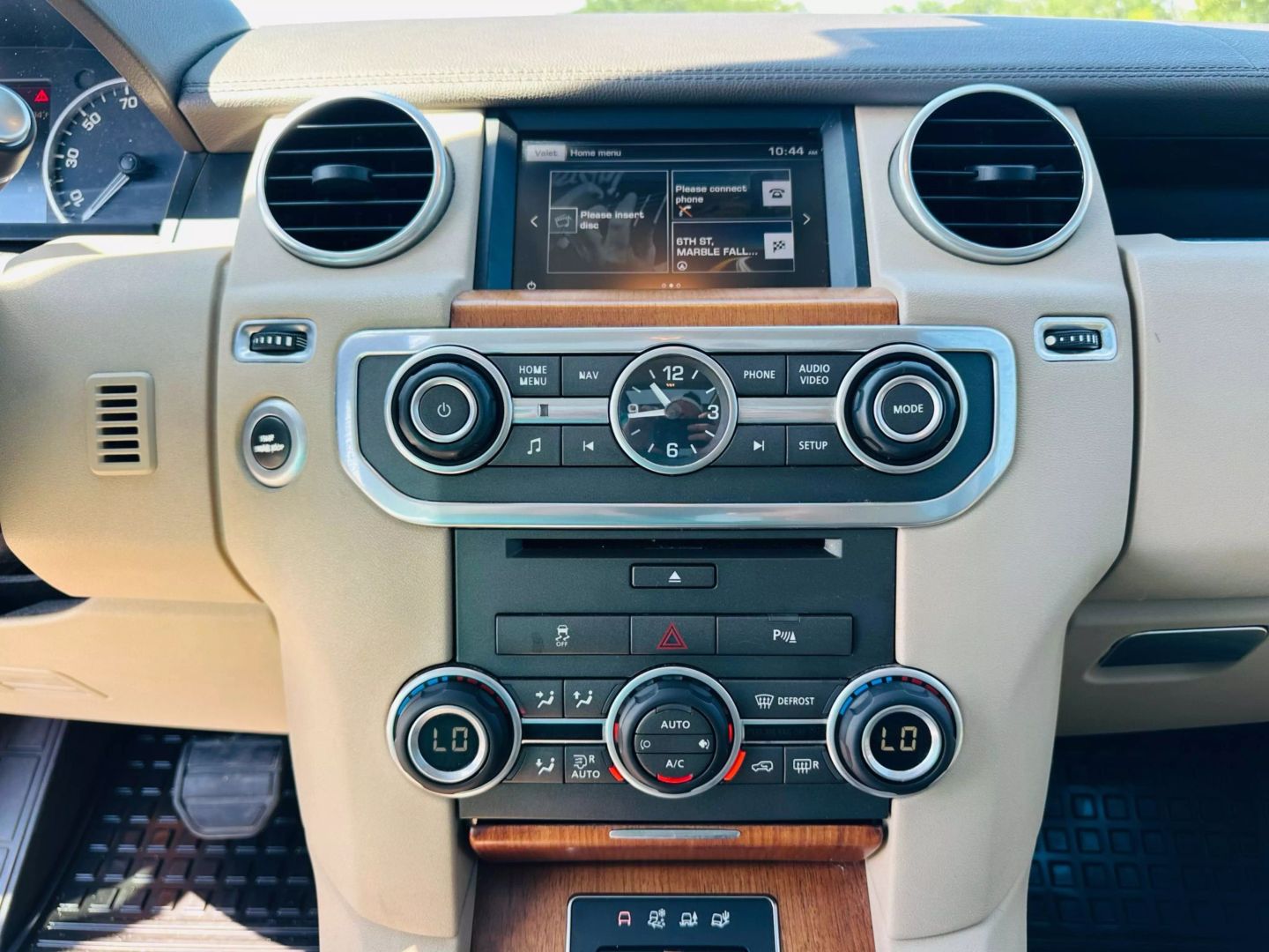 2016 Land Rover Lr4 - Image 23