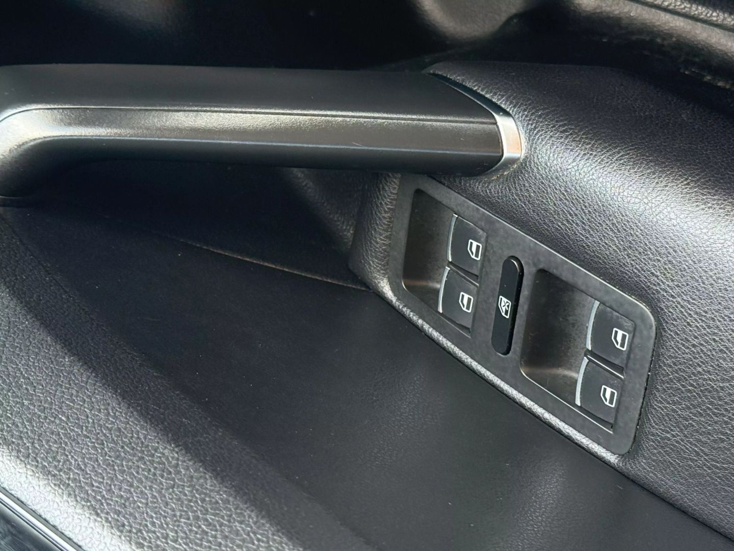 2017 Volkswagen Passat - Image 46