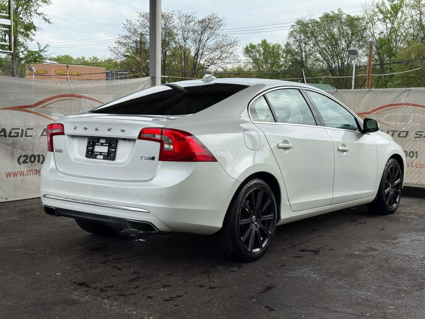 2017 Volvo S60 - Image 11