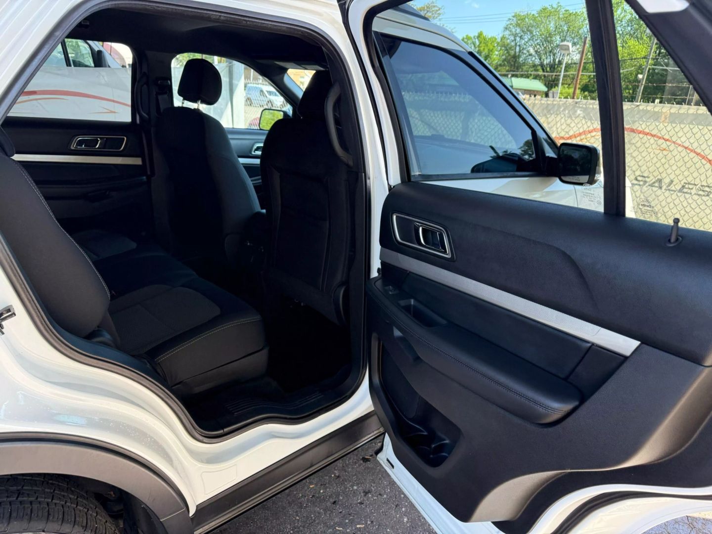 2017 Ford Explorer - Image 22