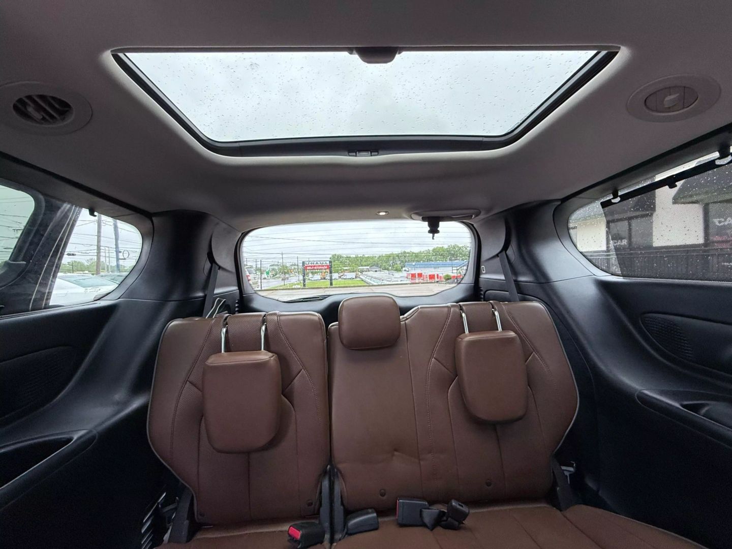2017 Chrysler Pacifica - Image 31