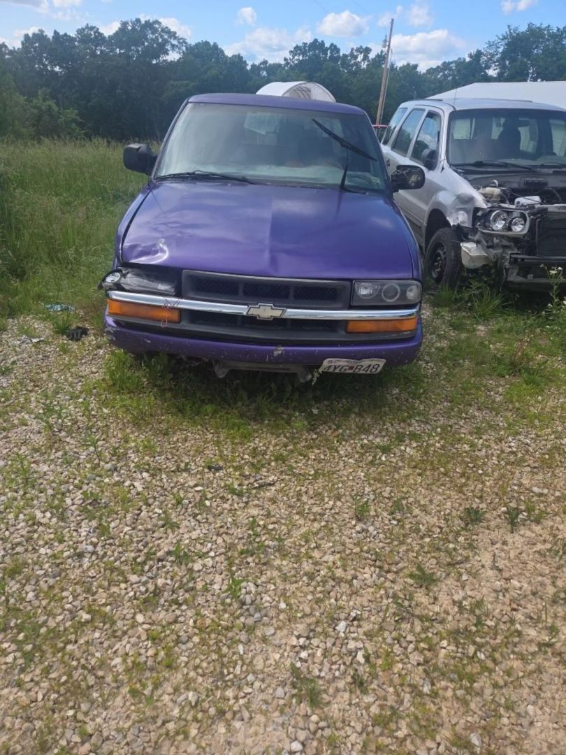2002 Chevrolet S-10 LS