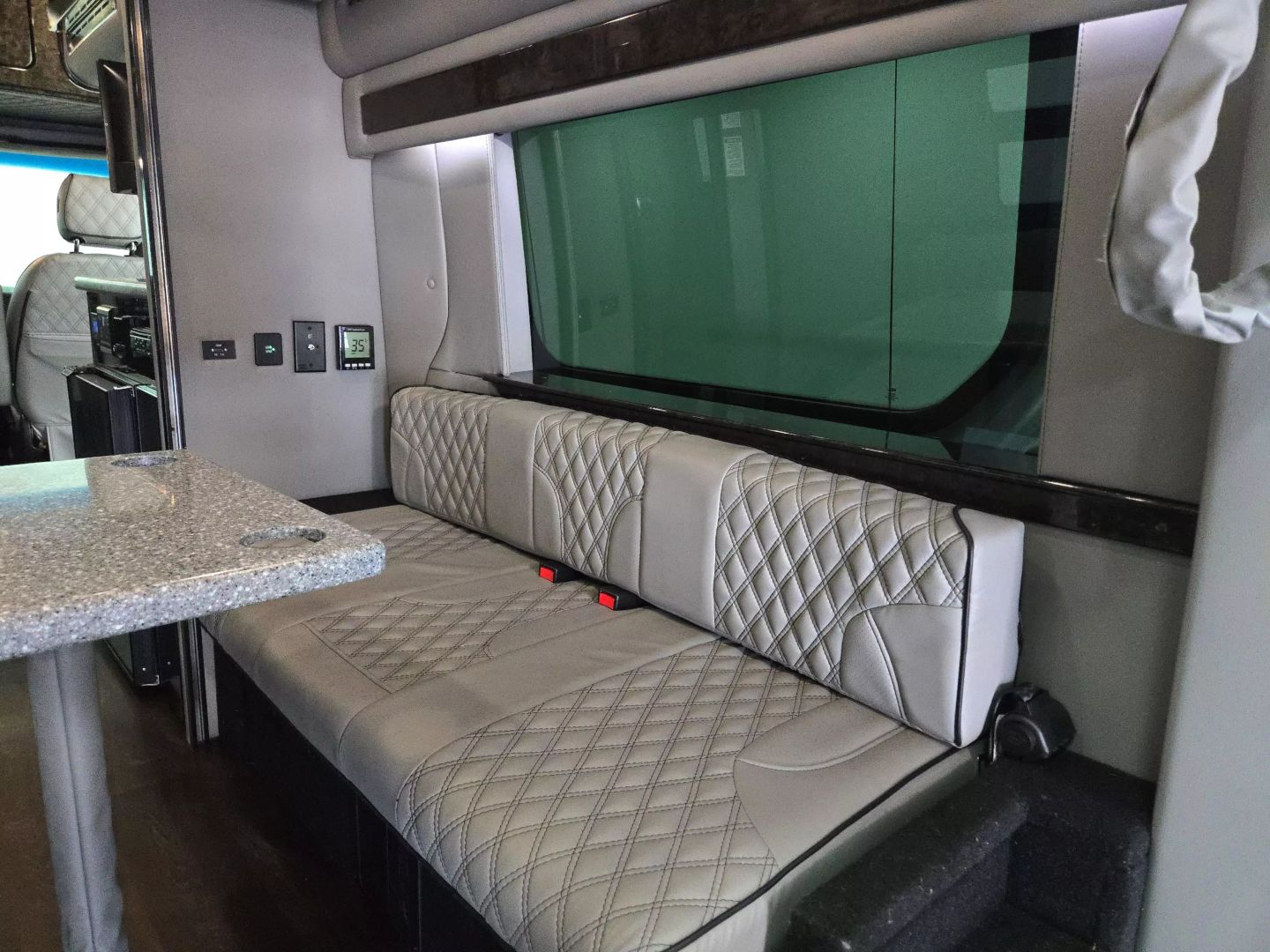 2019 Mercedes-benz Sprinter 2500 Crew - Image 12