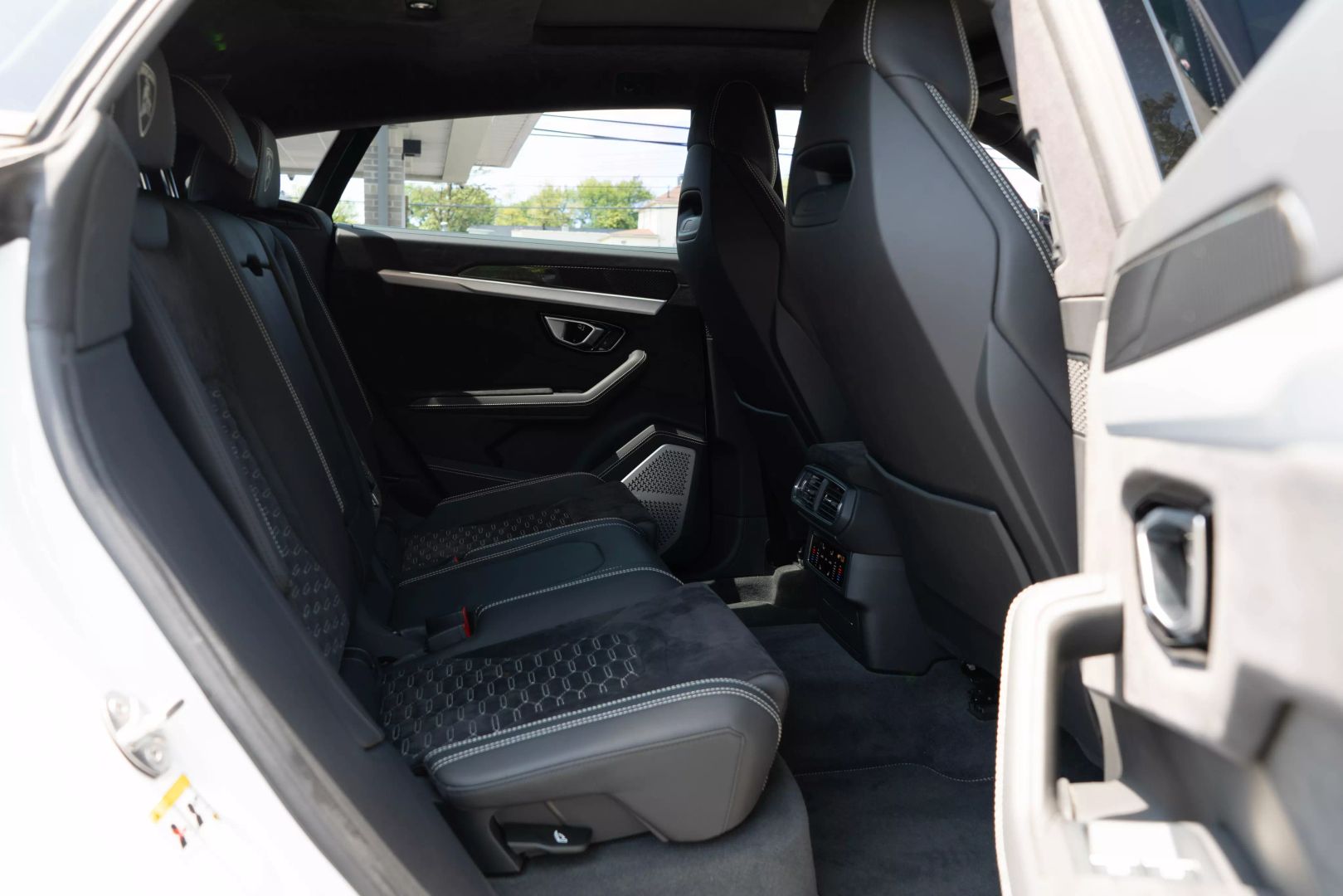 2019 Lamborghini Urus - Image 62