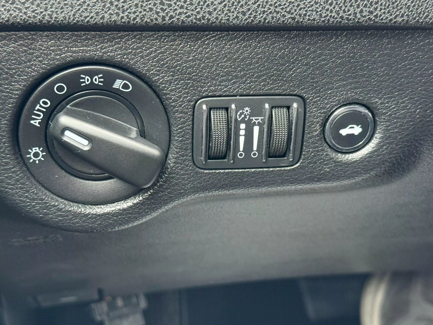 2020 Dodge Charger - Image 45